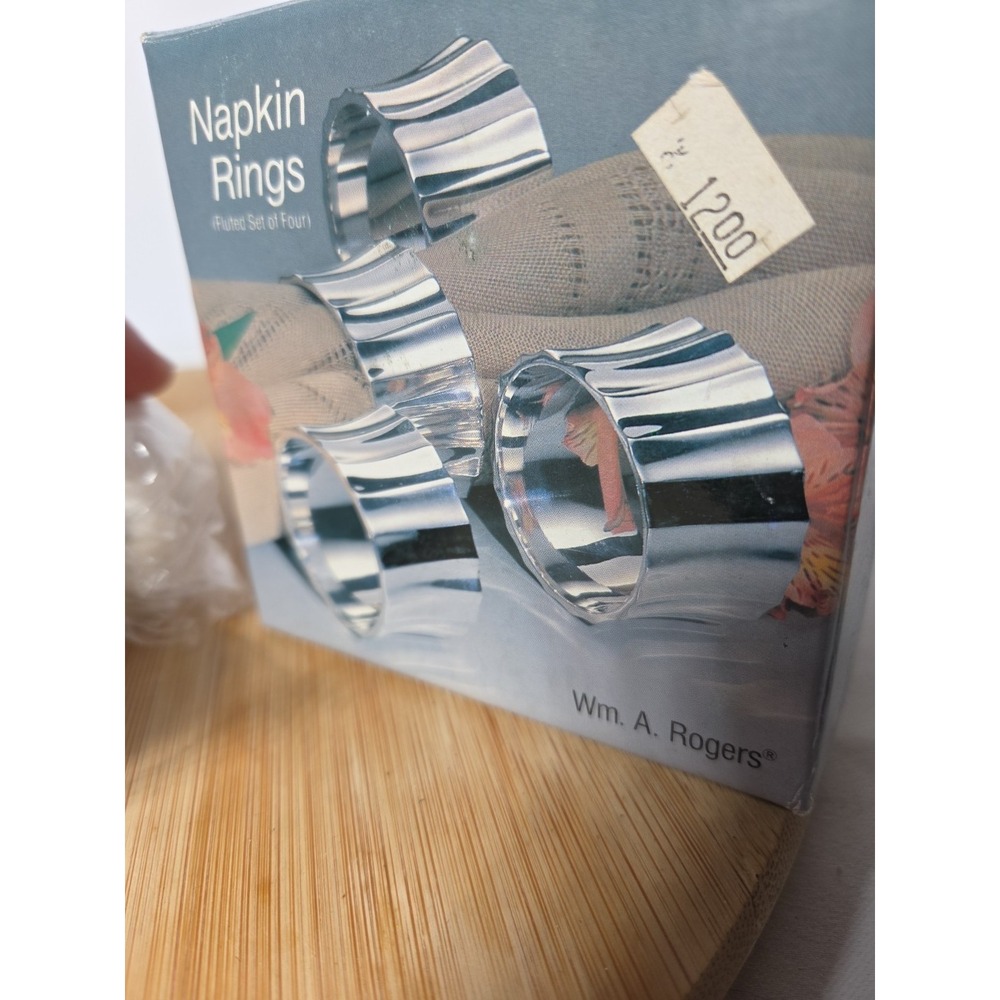 Vintage Set 4 Oneida Silversmiths NY Wm Rogers Silverplate Napkin Rings NIB